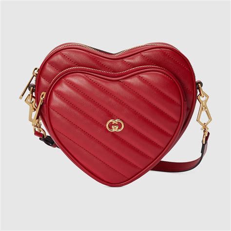 La borsa Gucci a forma di cuore è must have della Primavera 2021